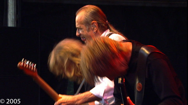 STATUS QUO ROCKING GUILFEST 2005 B