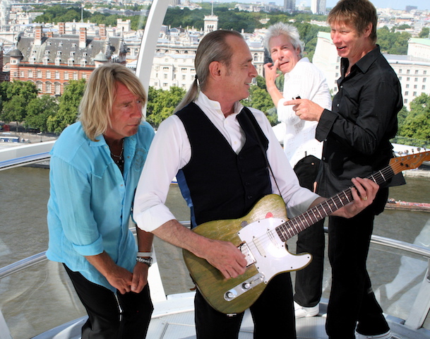 STATUS QUO LONDON EYE Rick crouches